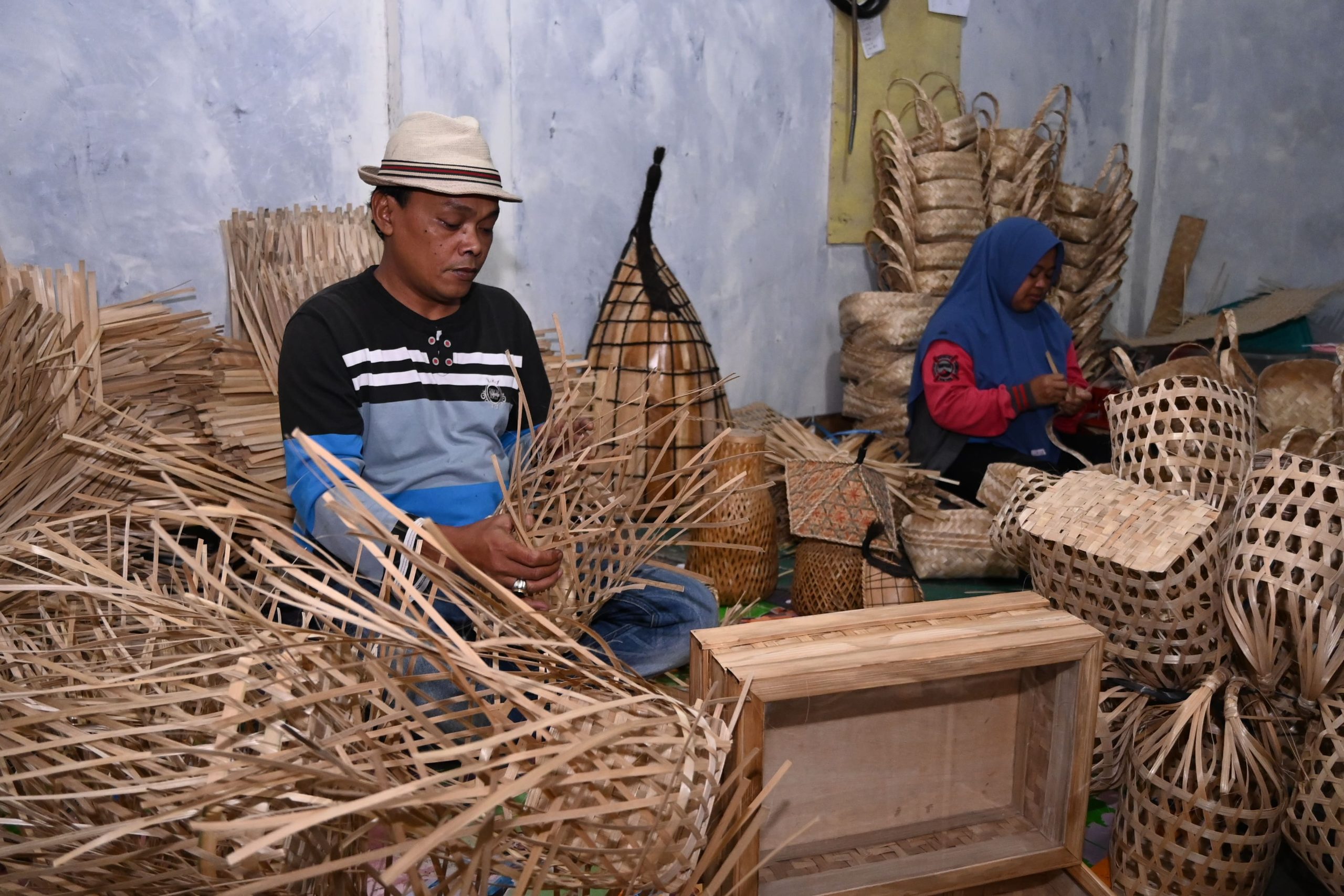 Pengrajin bambu yang masih eksis di Wonosobo.